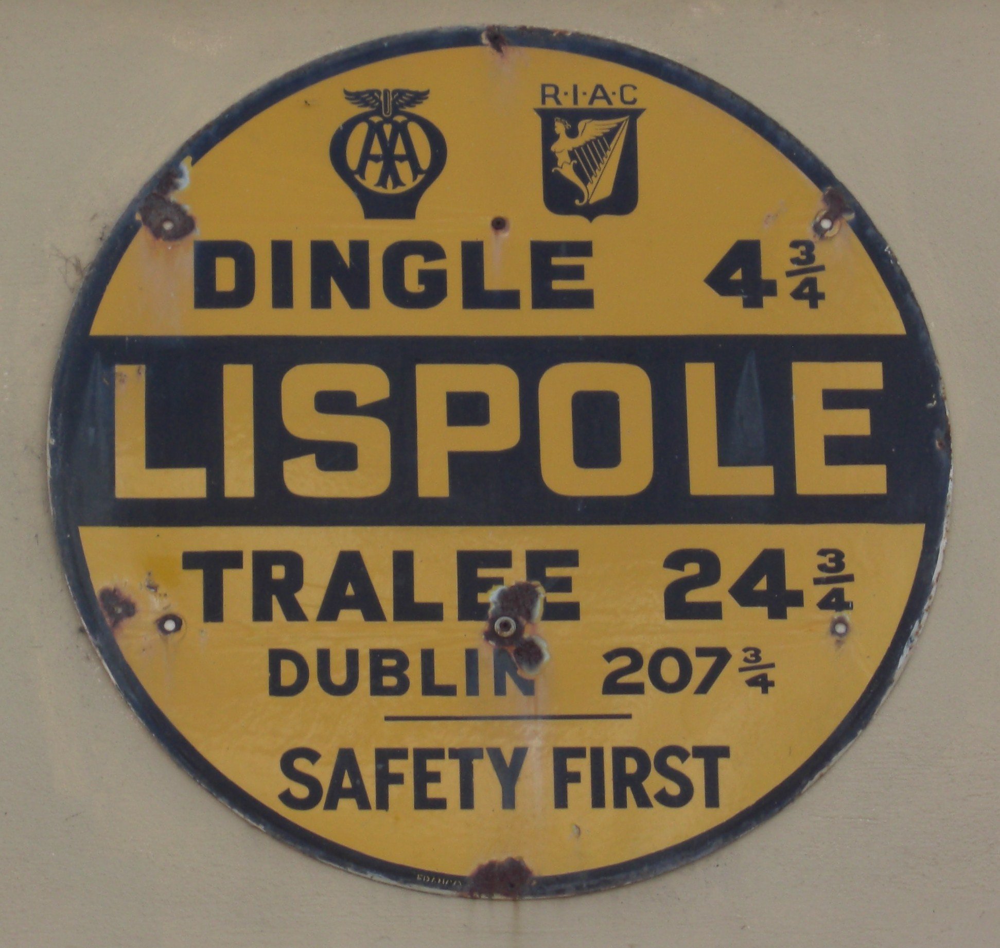 AA sign Lispole